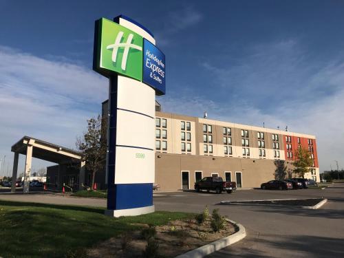 Holiday Inn Express & Suites Toronto Airport West