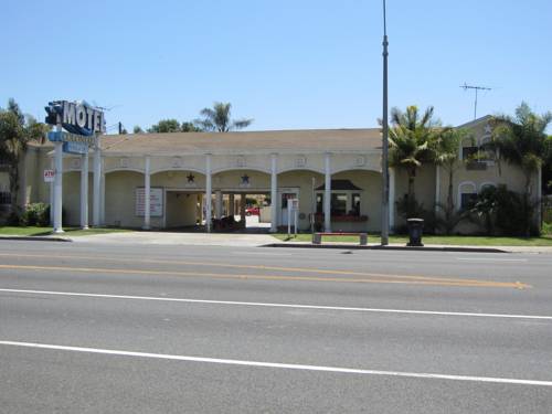 Colonial Pool & Spa Motel